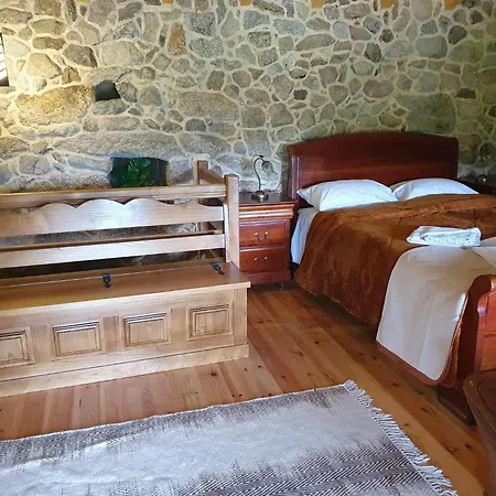 Casa Dos Cortinhais بيت للعطل