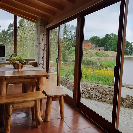 Casa Dos Cortinhais بيت للعطل